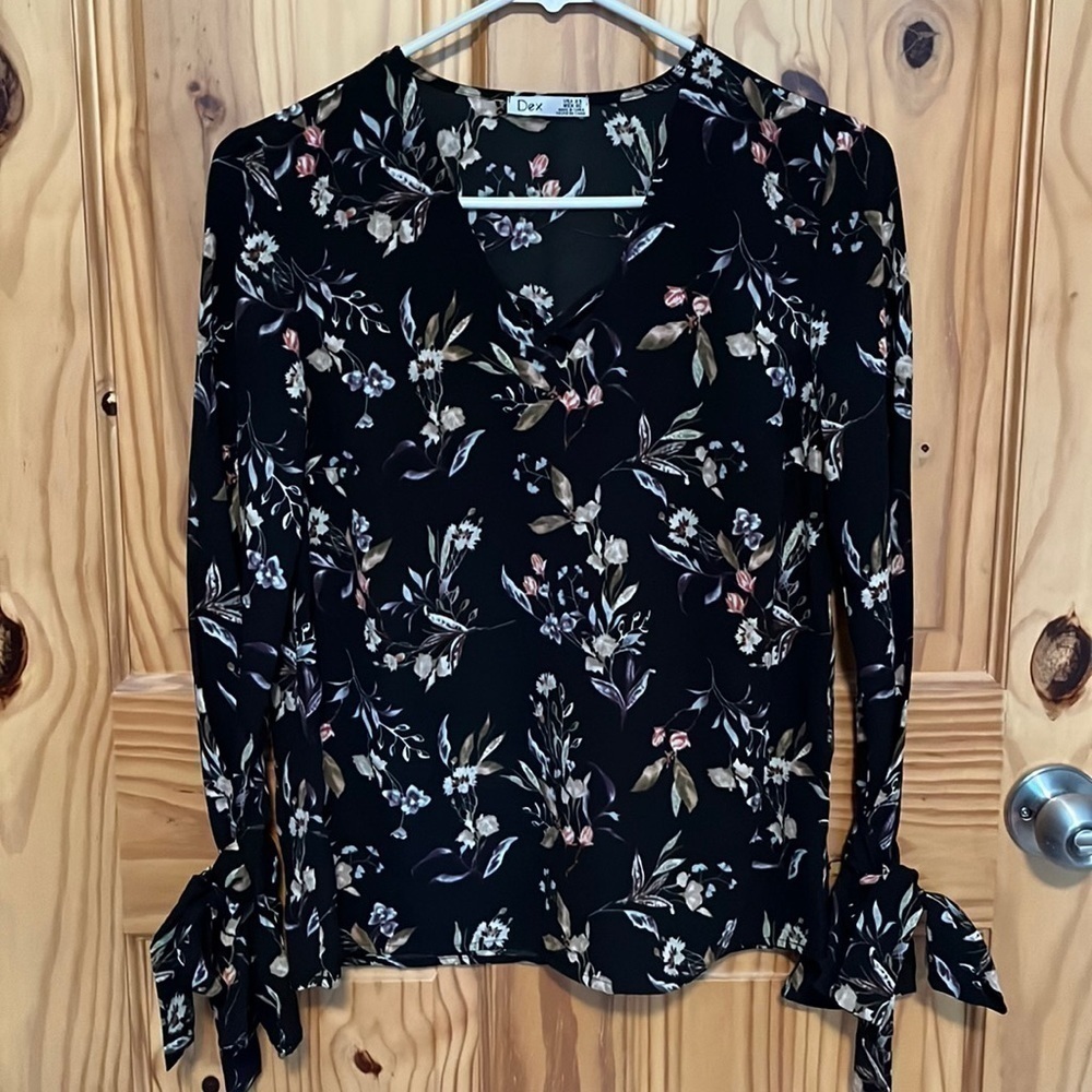 Dex Printed Tie Sleeve Top - Picture 4 of 10